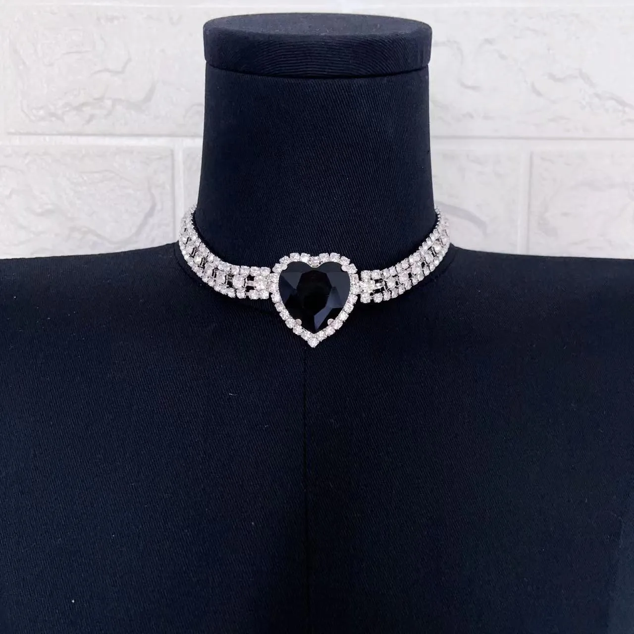 Baroque style rhinestone hollowed out large heart-shaped crystal necklace for women